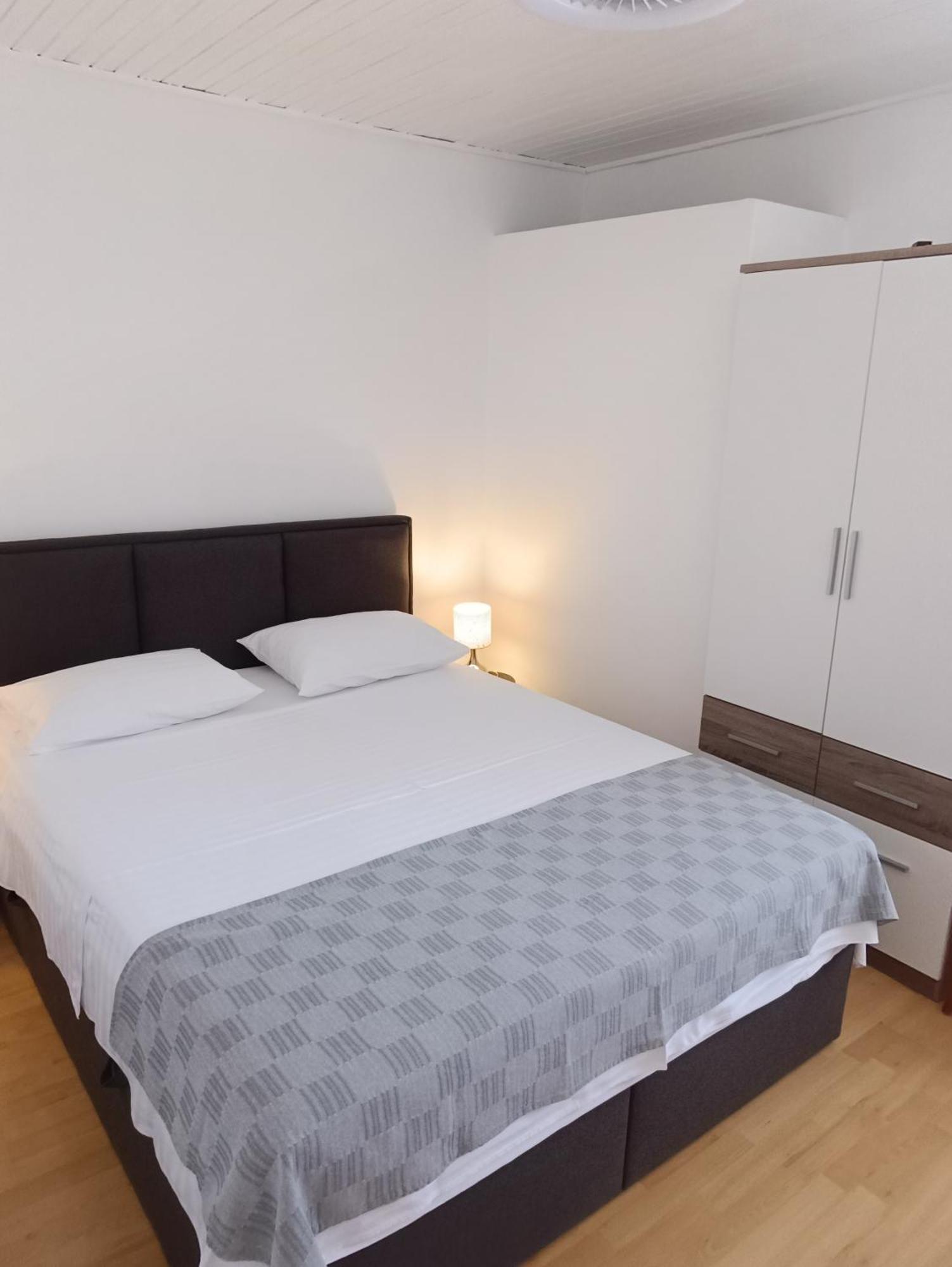 Apartmani Sprljan Vodice Esterno foto