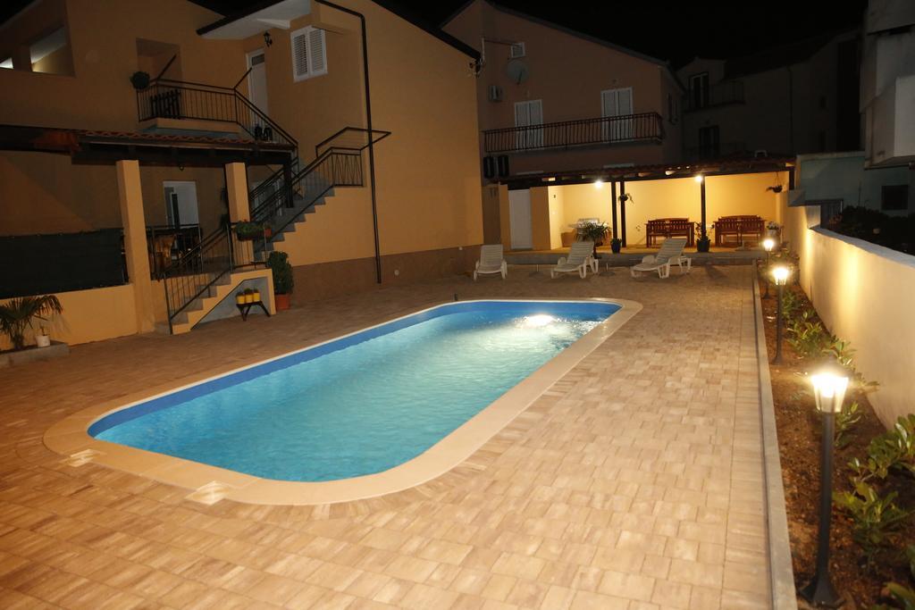 Apartmani Sprljan Vodice Esterno foto